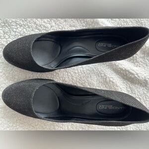Bandolino Women's Textured Black Heels